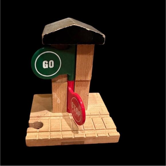 Vintage Thomas the Train Wooden Railway Stop and Go Station - Picture 2 of 4